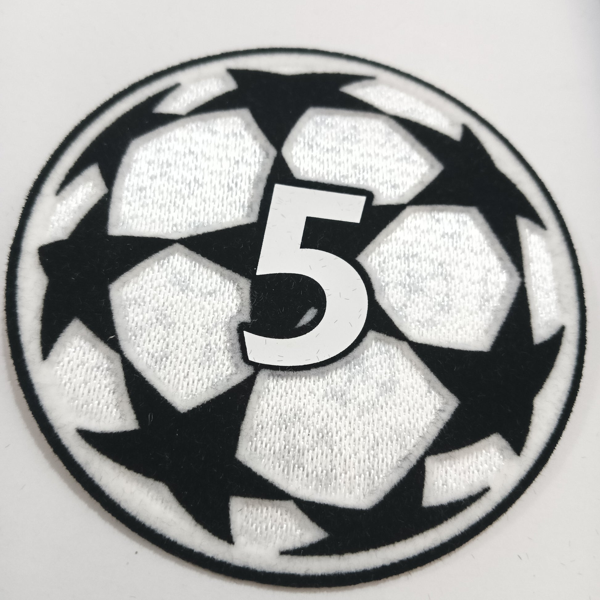 Kit PEDRI #8 Numeracion y parches Champions League– FC Barcelona Tercer jersey 2025/26 Total 90 | version jugador